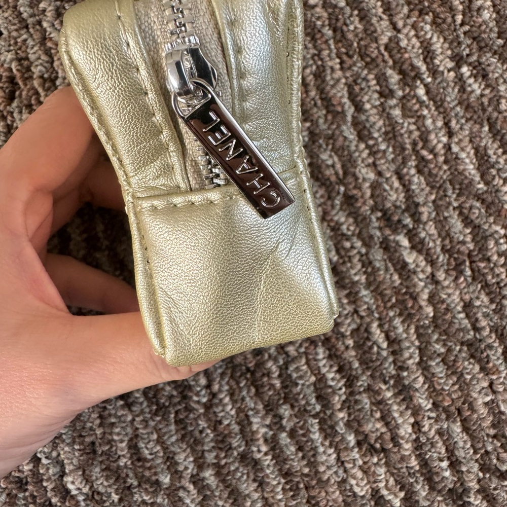 CHANEL Metallic Lambskin Walk of Fame Clip On Coin Purse - Picture 3 of 4